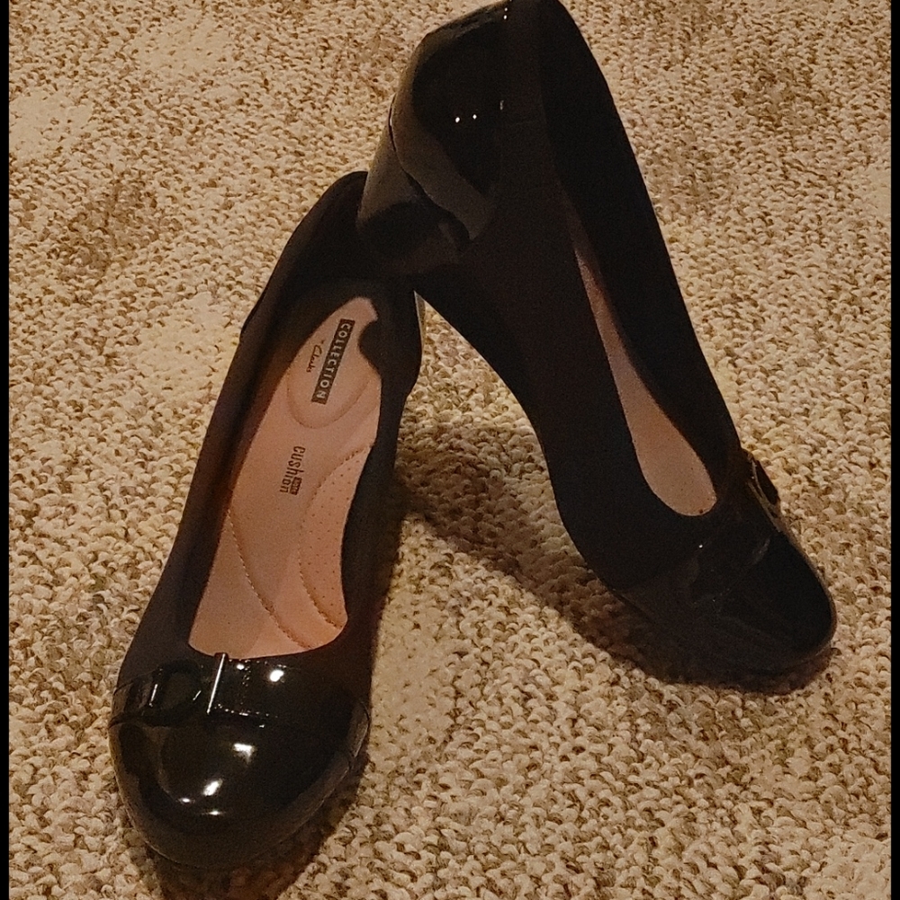 Clarks 2.5 inch cushion heal size 10 black